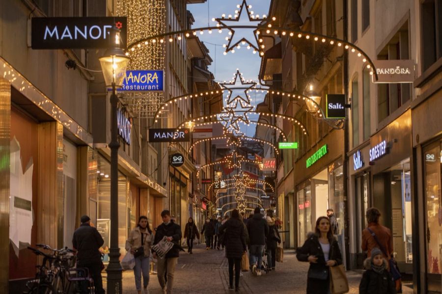 Angesichts des drohenden Mangels an Energie wird in der Stadt Luzern diesen Winter auf Weihnachtsbeleuchtung verzichtet.