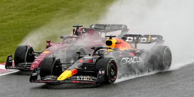 Leclerc-Strafe - Verstappen wird Weltmeister während Sieger-Interview!