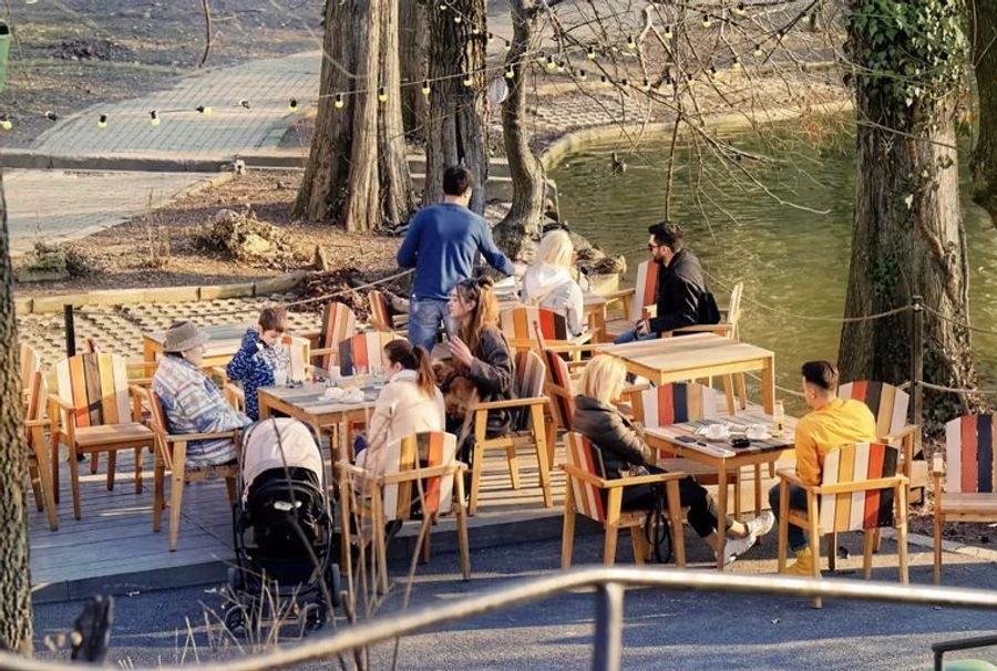 Wegen der Teurung werden die Menschen vor allem auf Restaurantbesuche und andere Freizeitaktivitäten verzichten.