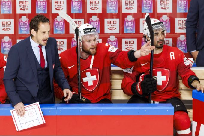 Patrick Fischer (links), Tanner Richard (mitte) und Andres Ambühl (rechts) bei der WM im letzten Jahr. Patrick Fischer
