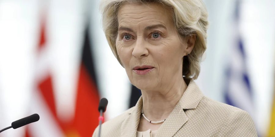 Ursula von der Leyen, Präsidentin der Europäischen Kommission, hält ihre Rede im Europäischen Parlament in Strassburg. Foto: Jean-Francois Badias/AP/dpa