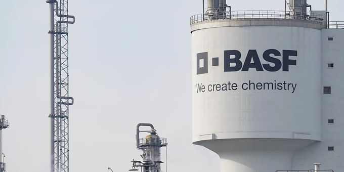 Der Chemiekonzern BASF hat seine eigenen Ziele für 2023 klar verfehlt. Die schwache globale Nachfrage machte dem Konzern zu schaffen. (Symbolbild) BASF