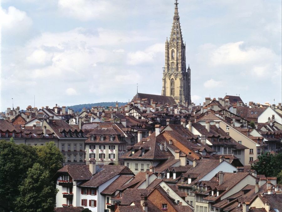 Auf Anfrage von Nau.ch erklärt eine Sprecherin der Immobilien Stadt Bern, dass Temperaturen im Plusbereich vonnöten seien, um den Brunnen zu reinigen