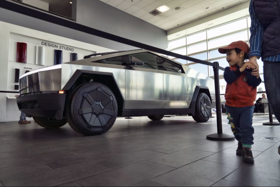 Die Grünen-Motion fordert ein Importverbot für Fahrzeuge von Personenwagen ab einem Leergewicht von zwei Tonnen ab 2025 – für schwere Elektroautos soll eine Ausnahme her. (Symbolbild)