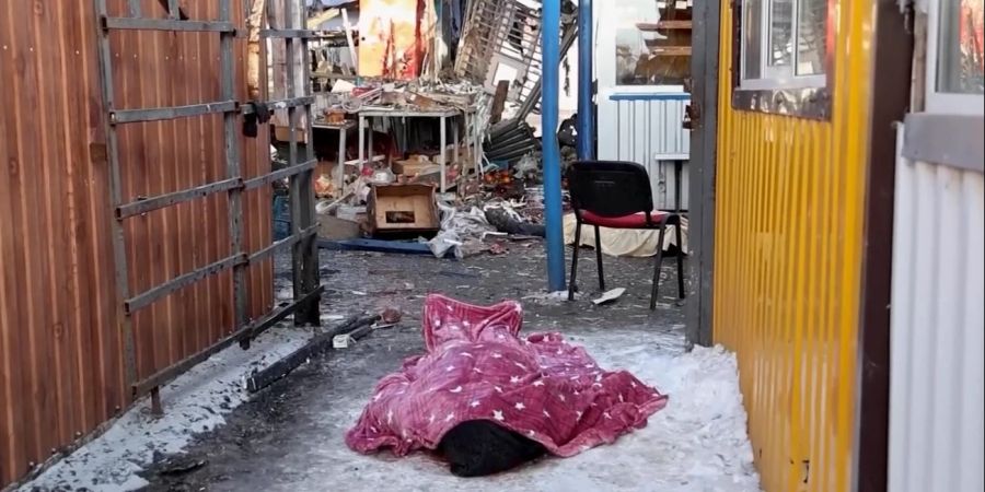 Nach dem Angriff auf einen ostukrainischen Markt verbreitet SRF teils schockierende Aufnahmen.