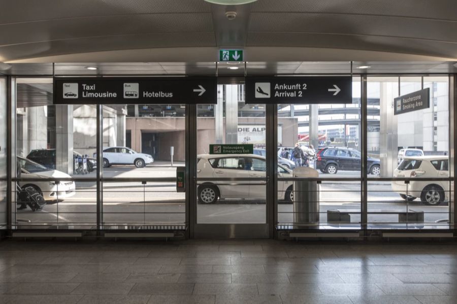 Der frühe Morgenverkehr wäre vor allem auch vorteilhaft für den Transfer vom und zum Flughafen. (Archivbild)