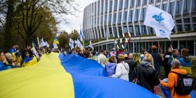 Auch in Lausanne haben am zweiten Jahrestag des Kriegsbeginns in der Ukraine Menschen gegen den Krieg demonstriert. (Archivbild)