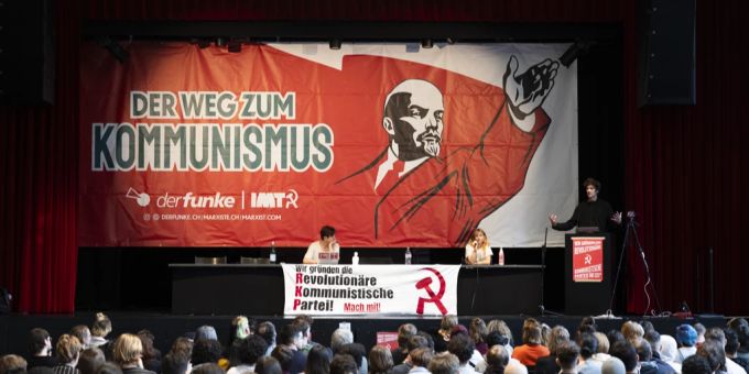«Der Funke» soll an Berner Gymnasien Jugendliche rekrutieren. Sie weisen die Vorwürfe zurück, geben in den sozialen Medien aber zu, dass man «am Gymi» auf Gleichgesinnte treffe. (Symbolbild) Kommunismus Der Funke Gymnasium