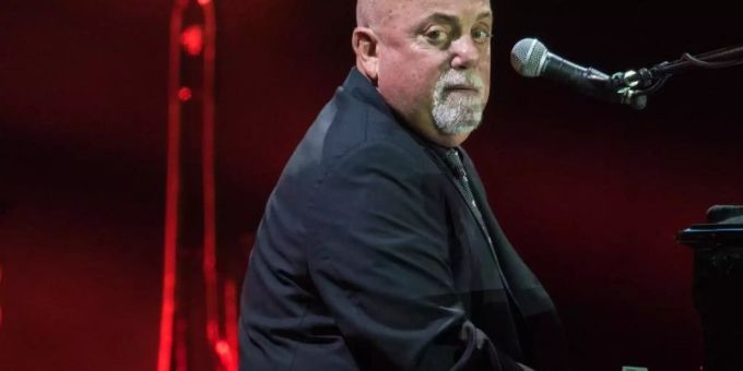 Billy Joel kehrt mit neuer Single zurück. (Archivbild) Billy Joel wird 70. Foto: Boris Roessler