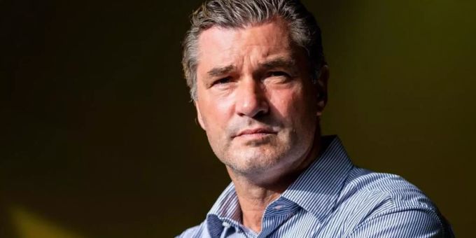 BVB-Sportdirektor Michael Zorc plant unabhängig des Saisonausgangs mit Lucien Favre als Trainer. Foto: Guido Kirchner Lucien Favre BVB