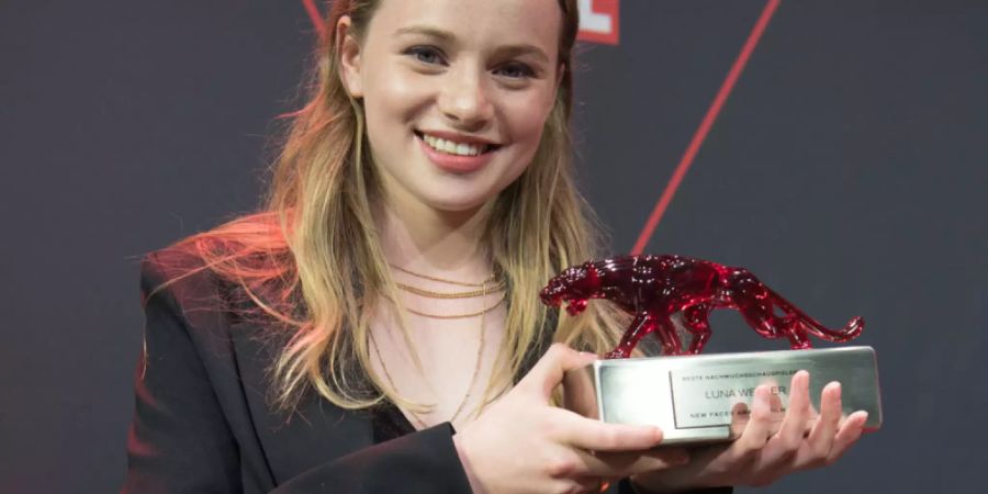 Die Schweizer Schauspielerin Luna Wedler ist in Berlin mit dem New Faces Award in der Kategorie Beste Nachwuchsschauspielerin ausgezeichnet worden.
