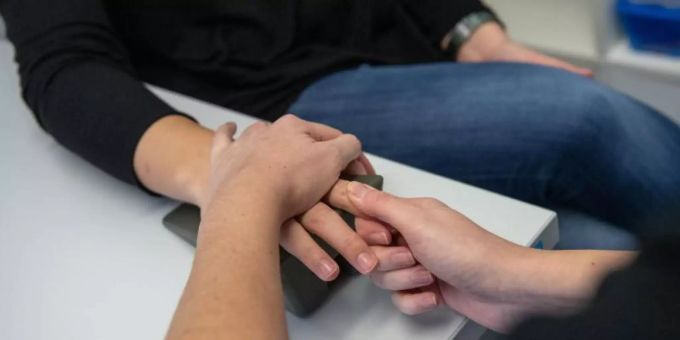 Die Zuzahlungen für Heilbehandlungen stiegen zwischen 2016 und 2018 von 609 auf 668 Millionen Euro. Foto: Lino Mirgeler Die Zuzahlungen für Heilbehandlungen stiegen zwischen 2016 und 2018 von 609 auf 668 Millionen Euro. Foto: Lino Mirgeler