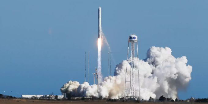 Der private Raumfrachter «Cygnus» startet auf einer Antares-230-Rakete zur ISS. Die Internationale Raumstation erwartet «Cygnus» am Freitag. Internationale Raumstation ISS