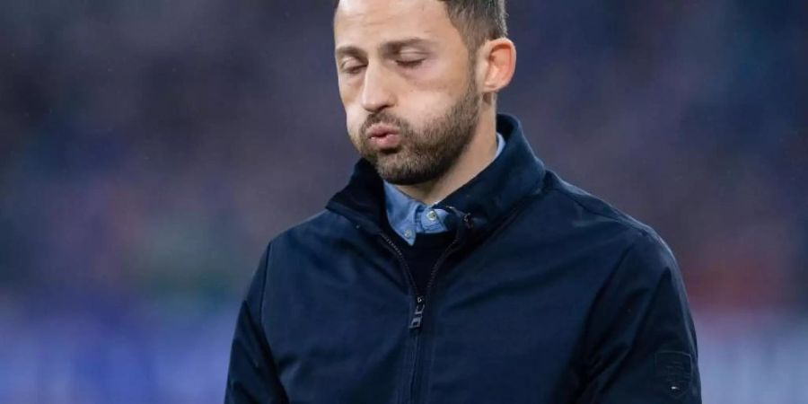 Steht als Schalke-Trainer vor dem Aus: Domenico Tedesco. Foto: Guido Kirchner