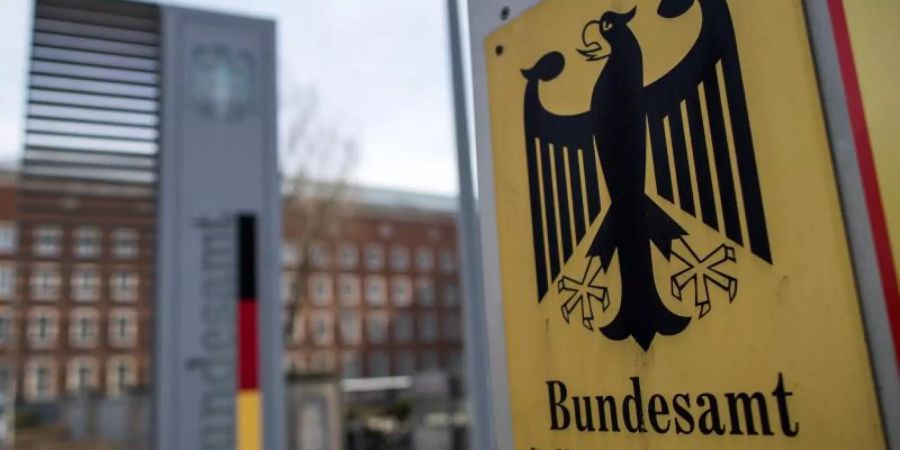Das Bundesamt für Migration und Flüchtlinge in Nürnberg: Die Behörde stellt Asylentscheide für Syrer zurück. Foto: Daniel Karmann