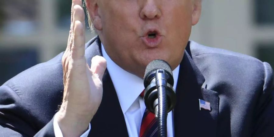 Donald Trump verzichtet vorerst auf Autozölle. Foto: Manuel Balce Ceneta/AP