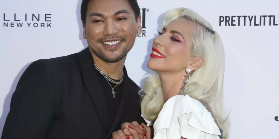 Frederic Aspiras (l) und Lady Gaga bei den Daily Front Row's Fashion Los Angeles Awards im Beverly Hills Hotel. Foto: Willy Sanjuan