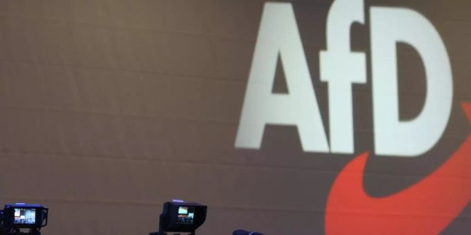 Berlin - Verfassungsschutz akzeptiert Urteil zum «Prüffall AfD»