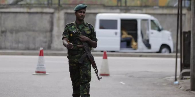 Laut dem Premierminister sollen sich in Sri Lanka immer noch Verdächtige auf der Flucht befinden. Sri Lanka