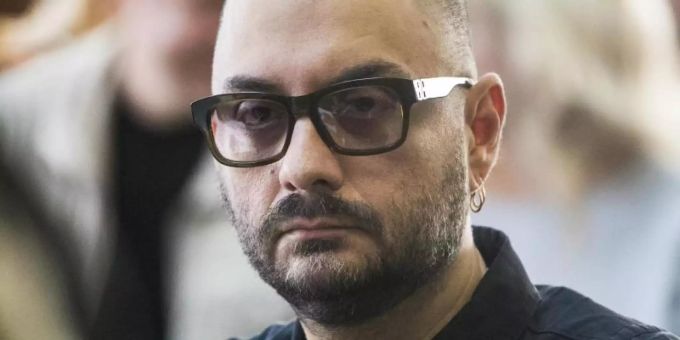 Kirill Serebrennikow wurde im Sommer 2017 wegen angeblicher Unterschlagung von Fördergeldern festgenommen. Seitdem befindet er sich im Hausarrest. Foto: Pavel Golovkin Kirill Serebrennikow wurde im Sommer 2017 wegen angeblicher Unterschlagung von Fördergeldern festgenommen. Seitdem befindet er sich im Hausarrest. Foto: Pavel Golovkin