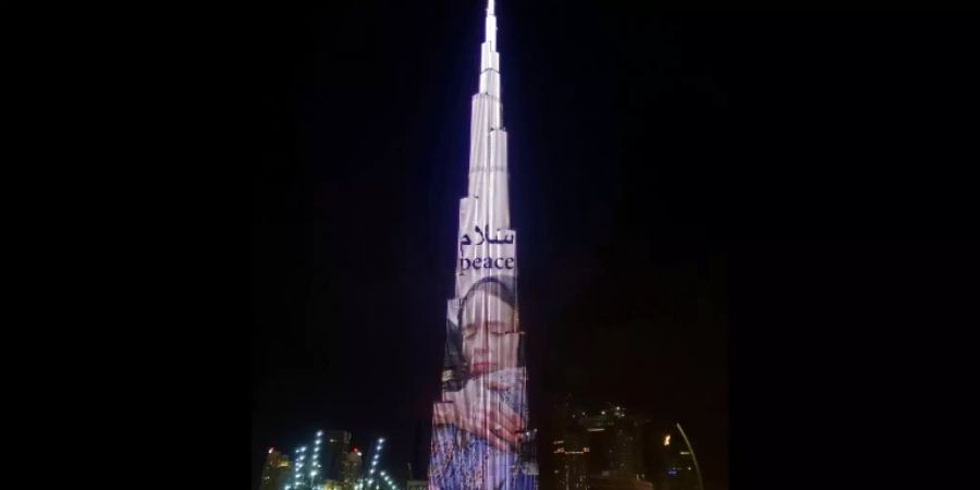 Ardern auf dem Burdsch Chalifa in Dubai