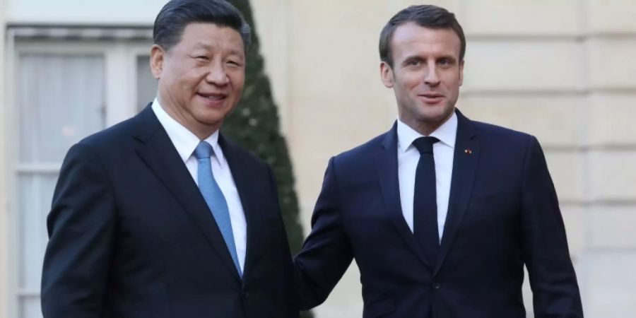 Staatsoberhäupter Macron (r.) und Xi am Montag in Paris