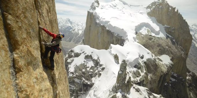 David Lama am Trango Tower in Pakistan im Jahr 2012. Kanada Suche