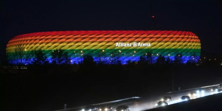 Münchner Arena in Regenbogenfarben