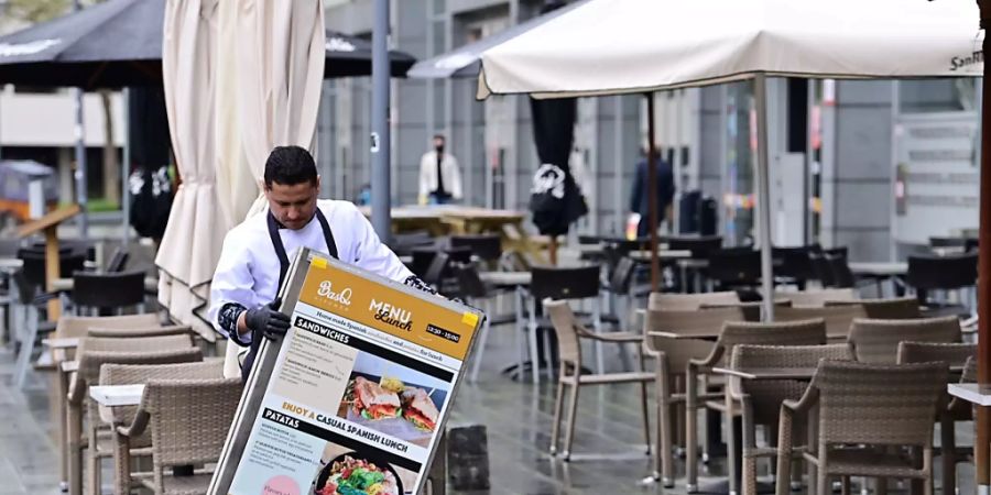 ARCHIV - Mit der Wiedereröffnung unter anderem der Innengastronomie gehen die Niederlande weitere Schritte in Richtung Normalität. Foto: Soeren Stache/dpa-Zentralbild/dpa