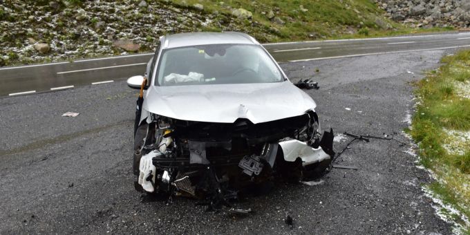 Zernez GR: Totalschaden nach Selbstunfall Totalschaden nach Selbstunfall