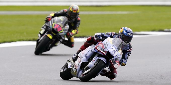 MotoGP in Silverstone - Alex Márquez siegt beim Sprint im Nassen