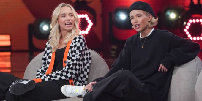 Lisa und Lena bei einer Show des ARD 2022. lisa und lena