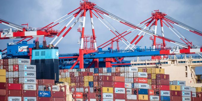 Die deutsche Wirtschaft steckt weiterhin in einer Krise. Die deutsche Exportförderung soll verstärkt nach dem Klimaschutz ausgerichtet werden.