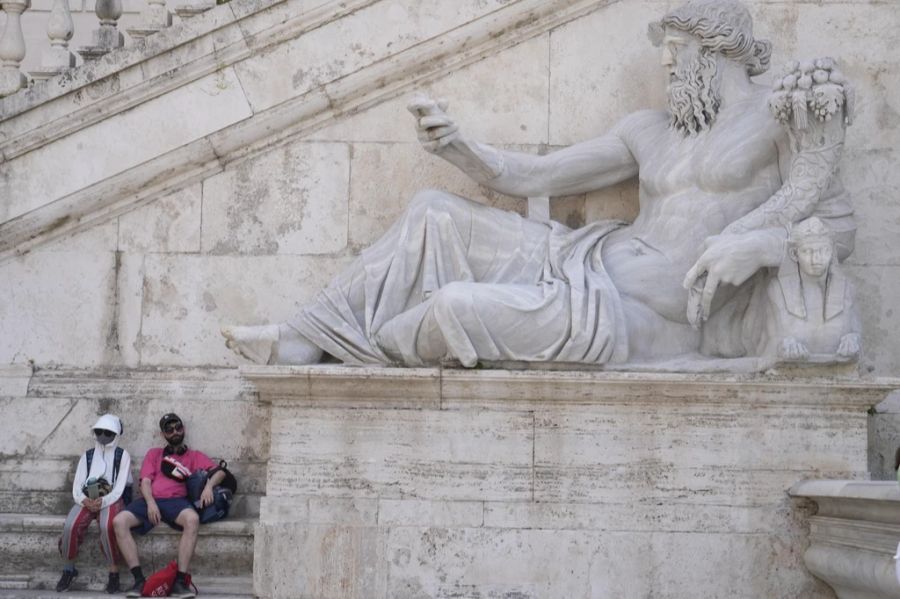 In Südeuropa (im Bild Touristen in Rom) gab es im Juli Temperaturen bis zu 45 Grad.
