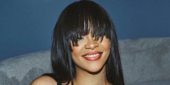 Rihanna stillt ihren Sohn