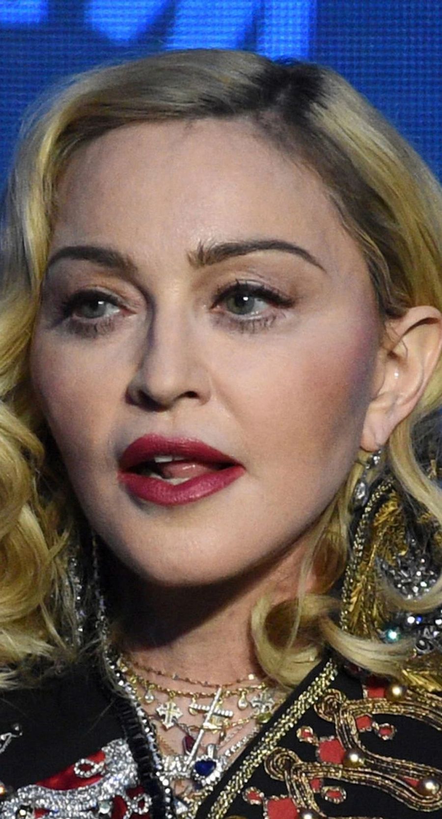 Madonna hat ihre Welttournee nach einer schweren Infektion verschoben.