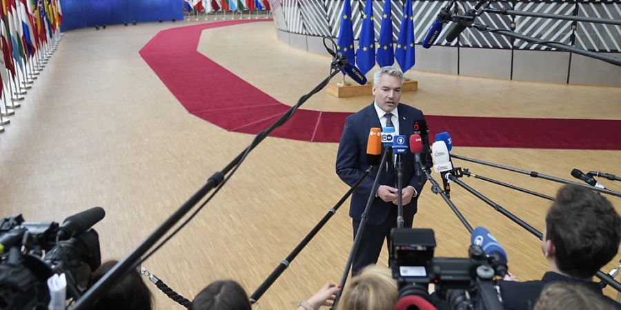 Österreichs Bundeskanzler Karl Nehammer im Gebäude des Europäischen Rates. Foto: Virginia Mayo/AP/dpa