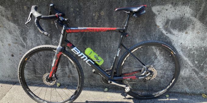 Filzbach GL - 60-jähriger Velofahrer bei Selbstunfall verletzt