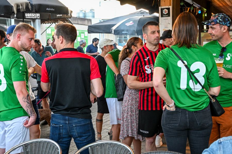 Nach dem Schlusspfiff: Fachsimpeln im Clubbeizli.