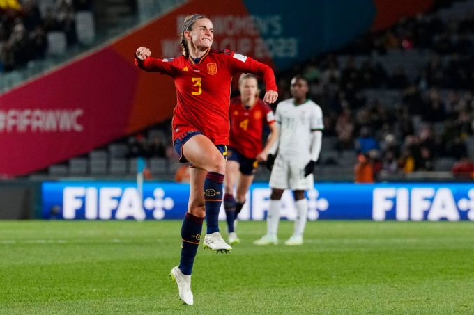 Die Spanierin Teresa Abelleira feiert ihre Führungstreffer. Spanien - Sambia
