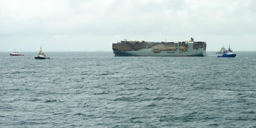 Der schwer beschädigte Autofrachter «Fremantle Highway» in der Nordsee.