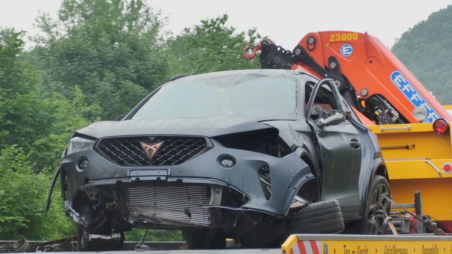 Das völlig zerstörte Auto nach dem Unfall in Merishausen SH.