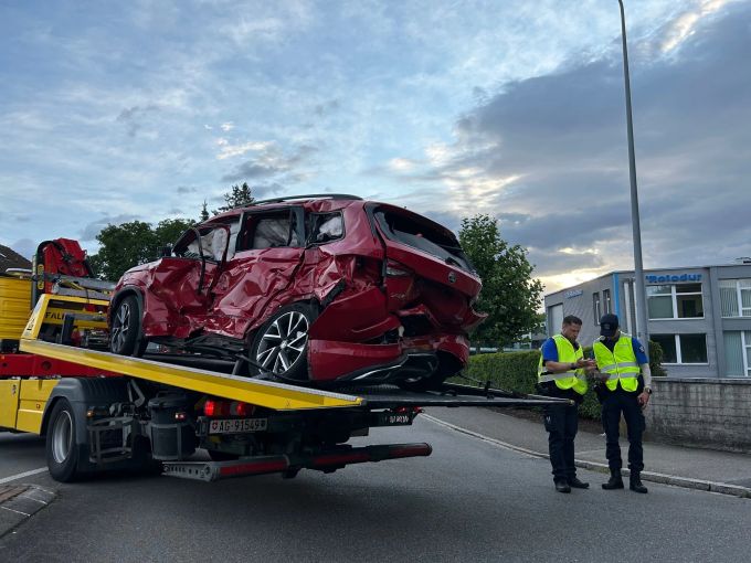 Am Auto entstand ein Totalschaden. Totalschaden