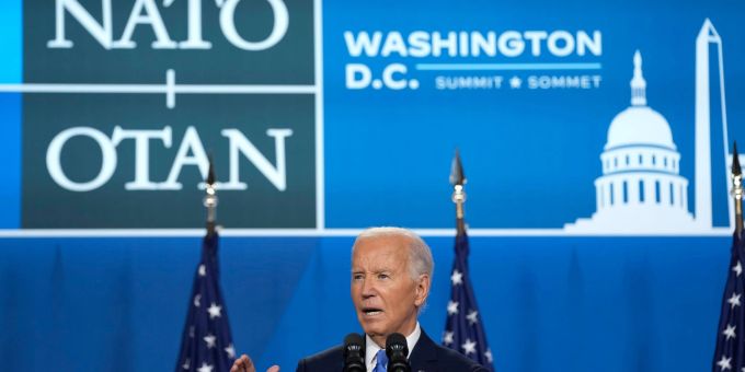 Beim Nato-Gipfel zeichnet Biden ein Drohszenario mit Blick auf eine mögliche Rückkehr Trumps ins Weisse Haus. Beim Nato-Gipfel zeichnet Biden ein Drohszenario mit Blick auf eine mögliche Rückkehr Trumps ins Weisse Haus.