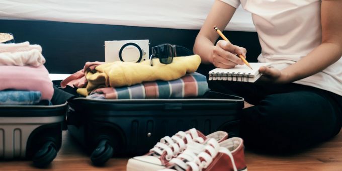 Bevor Sie in die Ferien fahren, sollten Sie Ihren Koffer platzsparend packen. Ferien