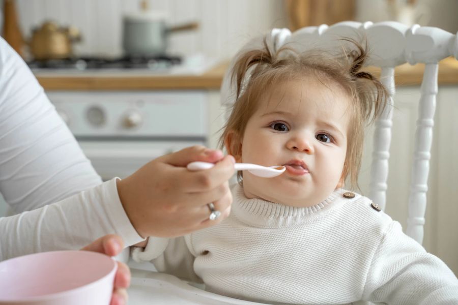 Baby Fütterung