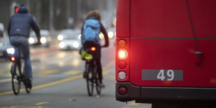 Teils lauern Gefahren – auch wegen des öffentlichen Verkehrs.