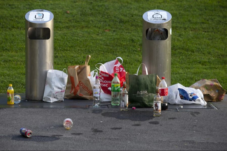 Abfall-Detektive können diesen beispielsweise anhand von Briefen auf die Schliche kommen. (Symbolbild)