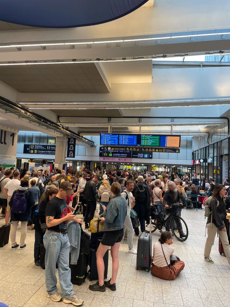 An vielen Bahnhöfen herrscht das Chaos.