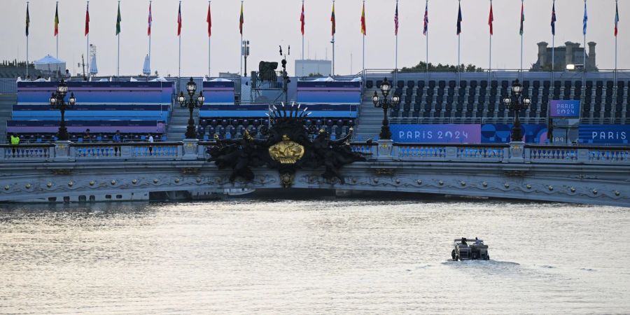 Nach mehreren Tagen Seine-Sperre können die Triathleten antreten.